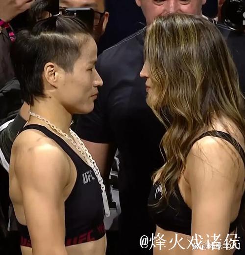 苏亚雷斯印度行抢圈被小女孩穿裆后，一脸震惊与其友好互动