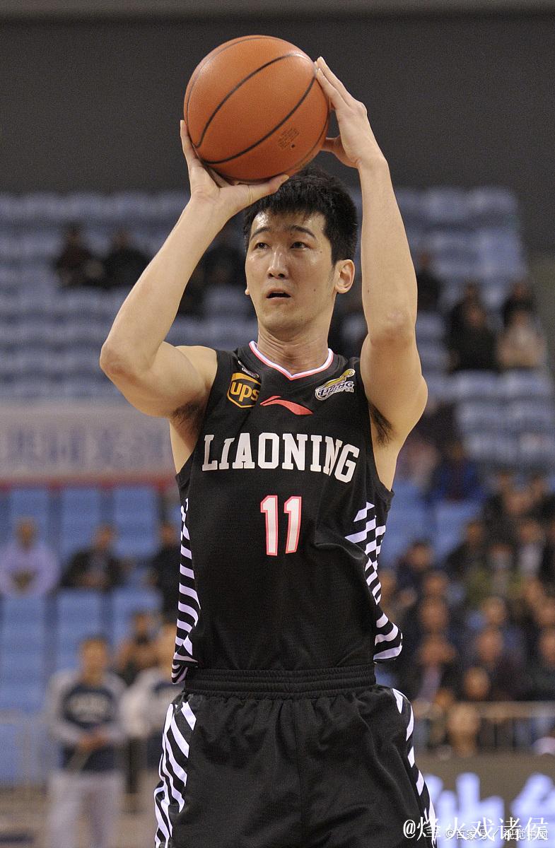 辽篮“四进三出” 功勋后卫刘志轩回归任助教 辽篮“四进三出” 功勋后卫刘志轩回归任助教